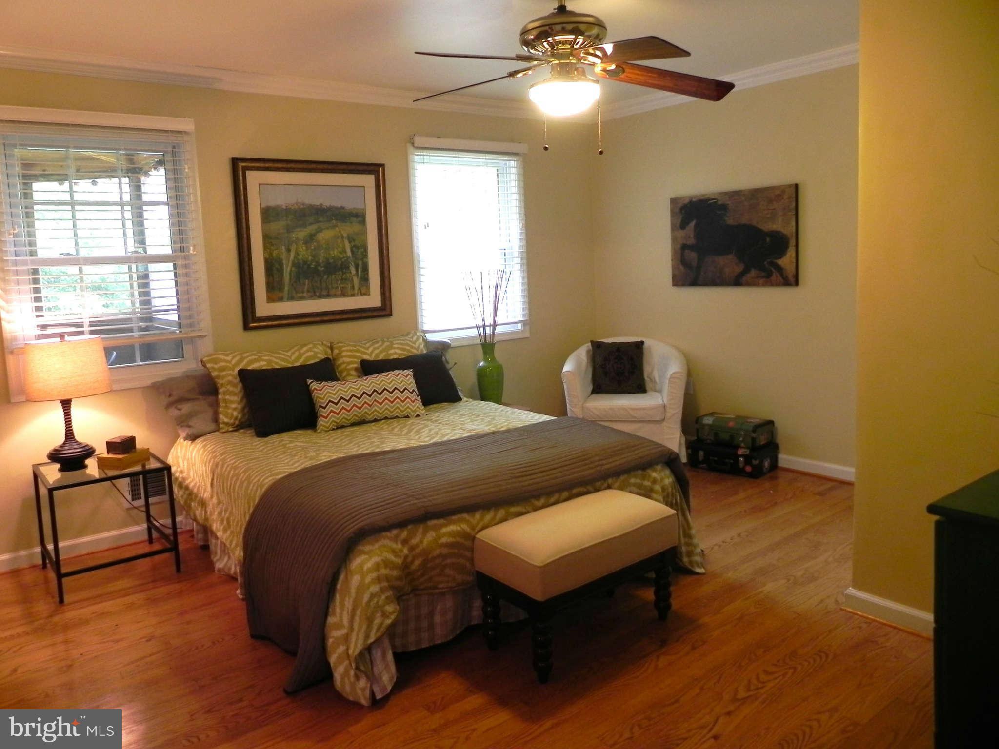 8400 Fort Hunt Road Alexandria, VA 22308 - Photo 9 of 26 Bedroom (Master)