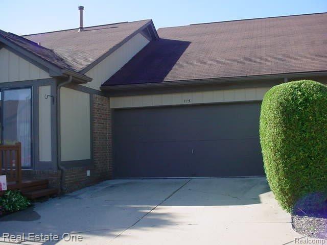115 Meadow Ln Circle Rochester, MI 48307 - Photo 5 of 25 2 car garage