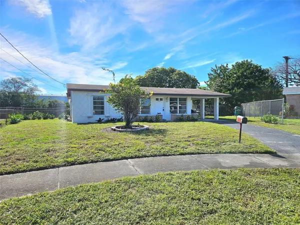 $2,200 | 3384 Northwest 17th Street, Lauderhill, FL 33311