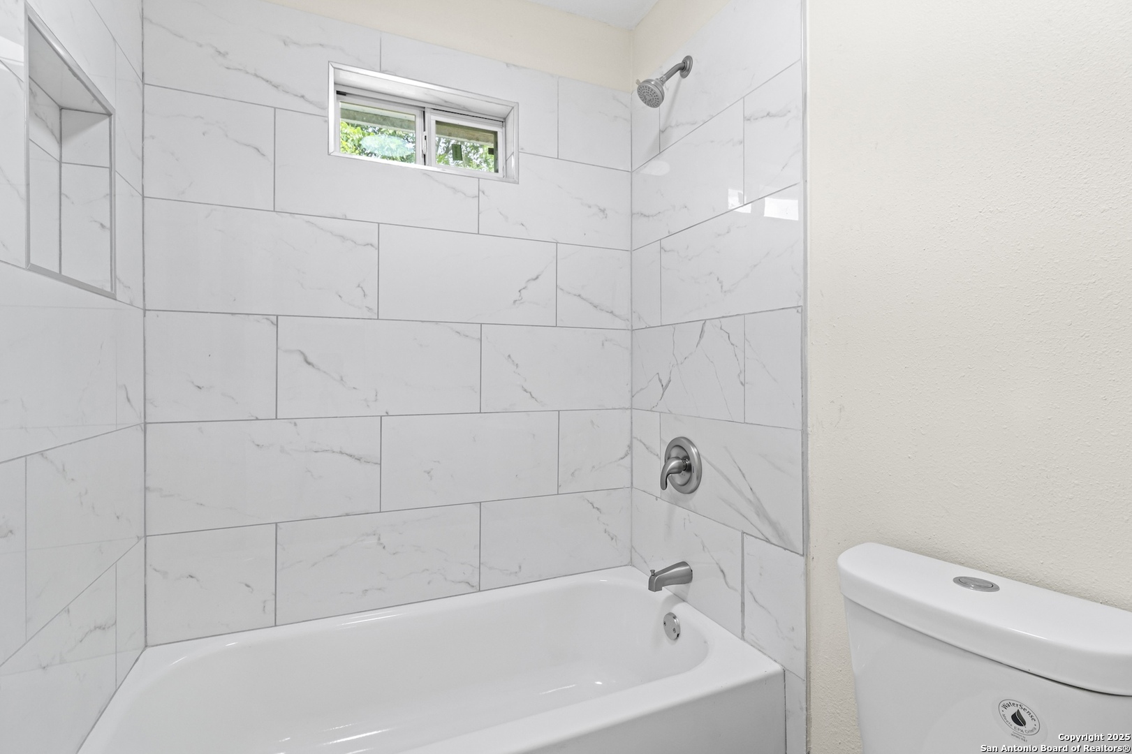 6403 Gray Ridge San Antonio, TX 78233 - Photo 14 of 50 a bathroom with a bathtub and a toilet