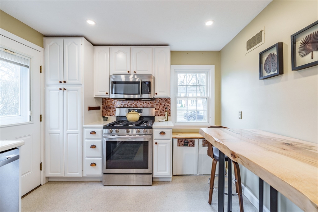 236 Burbank Road Longmeadow, MA 01106 - Photo 15 of 42 Gallery Image 15