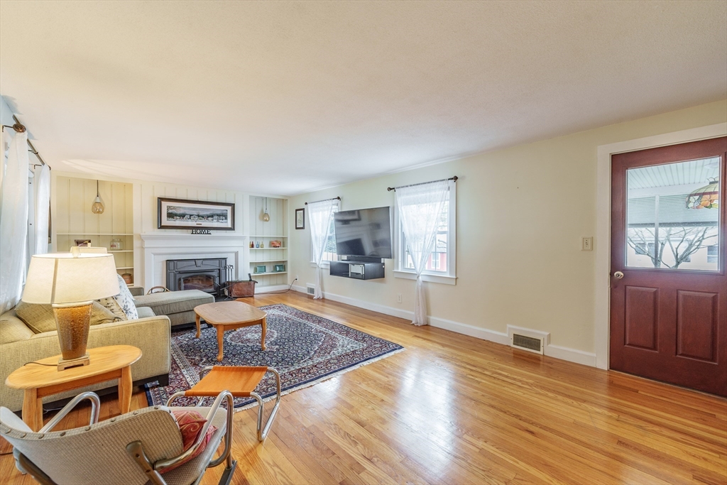 236 Burbank Road Longmeadow, MA 01106 - Photo 5 of 42 Gallery Image 5