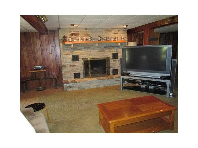 164 Adelaide Road Connellsville, PA 15425 - Photo 13 of 25 Family Room.