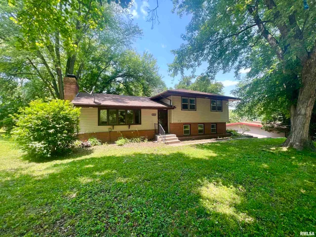 $223,250 | 2412 West 3rd Street, Coal Valley, IL 61240