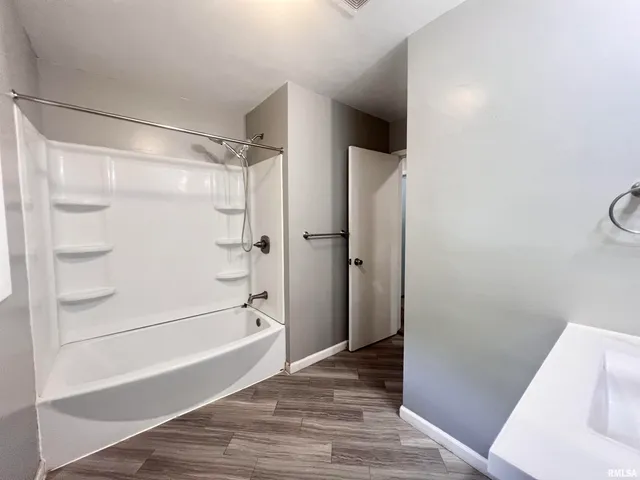 $223,250 | 2412 West 3rd Street, Coal Valley, IL 61240