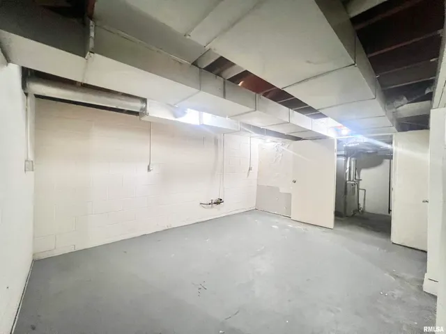 $223,250 | 2412 West 3rd Street, Coal Valley, IL 61240