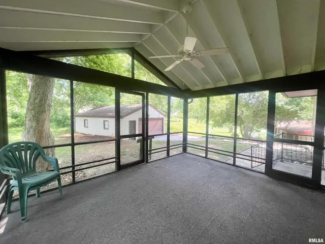 $223,250 | 2412 West 3rd Street, Coal Valley, IL 61240