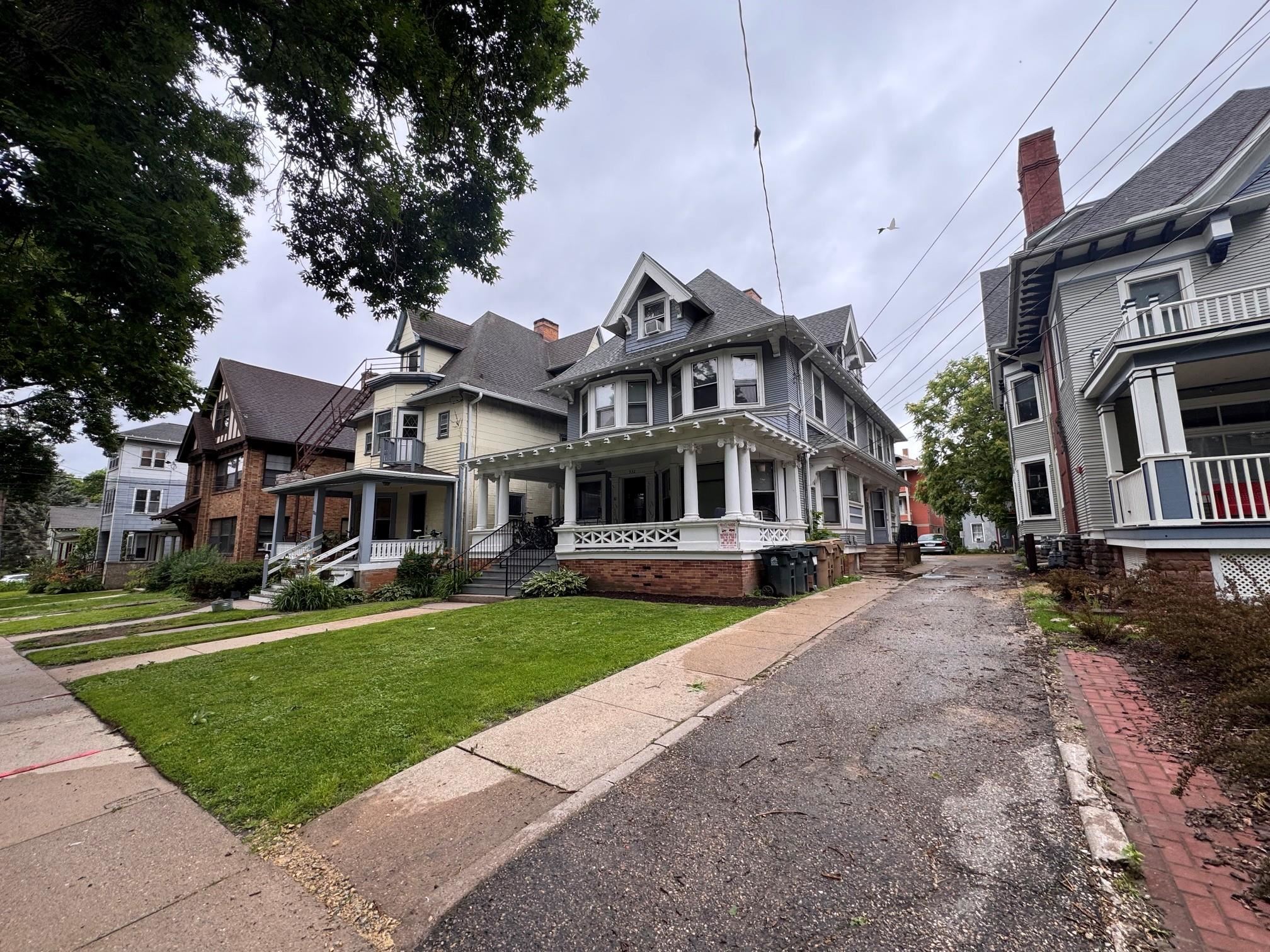 932 Spaight Street Madison, WI 53703 - Photo 4 of 29