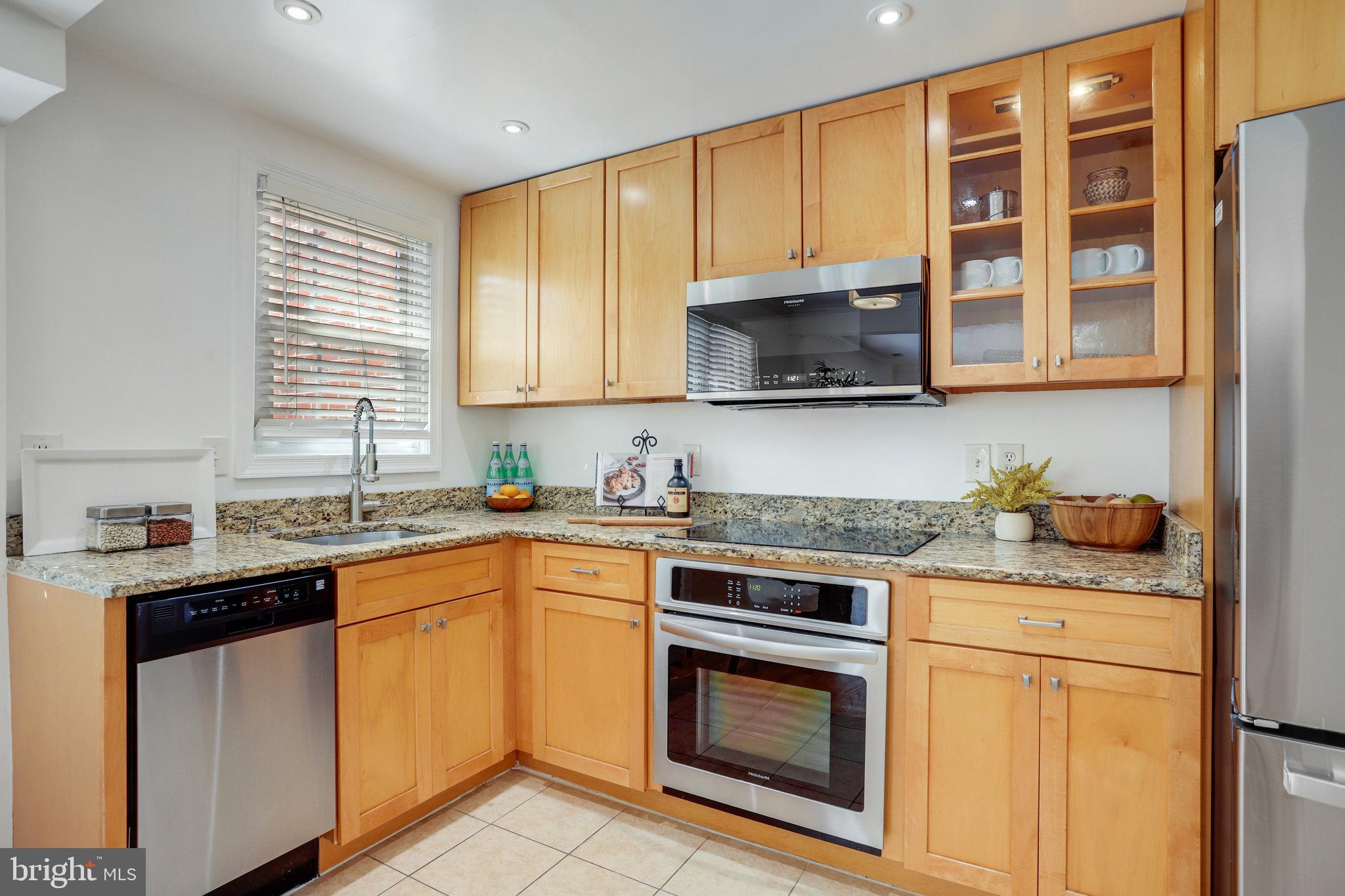 1616 Q Street Northwest, Unit 14 Washington, DC 20009 - Photo 8 of 28 GRANITE COUNTERS