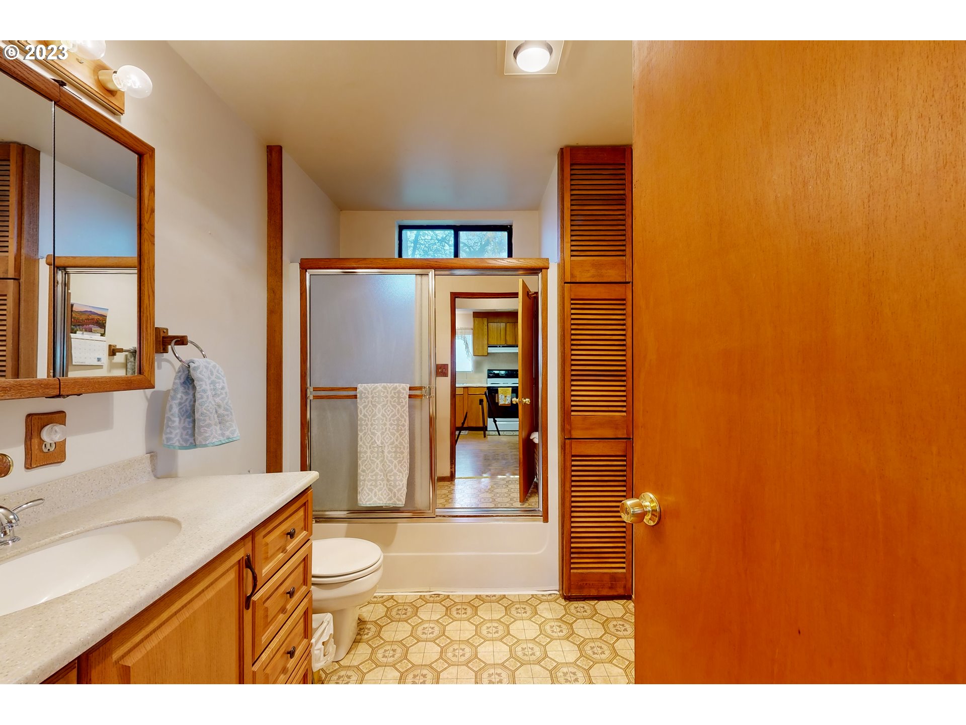 55478 Stateline Road Milton Freewater, OR 97862 - Photo 17 of 26 a bathroom with a sink and a mirror
