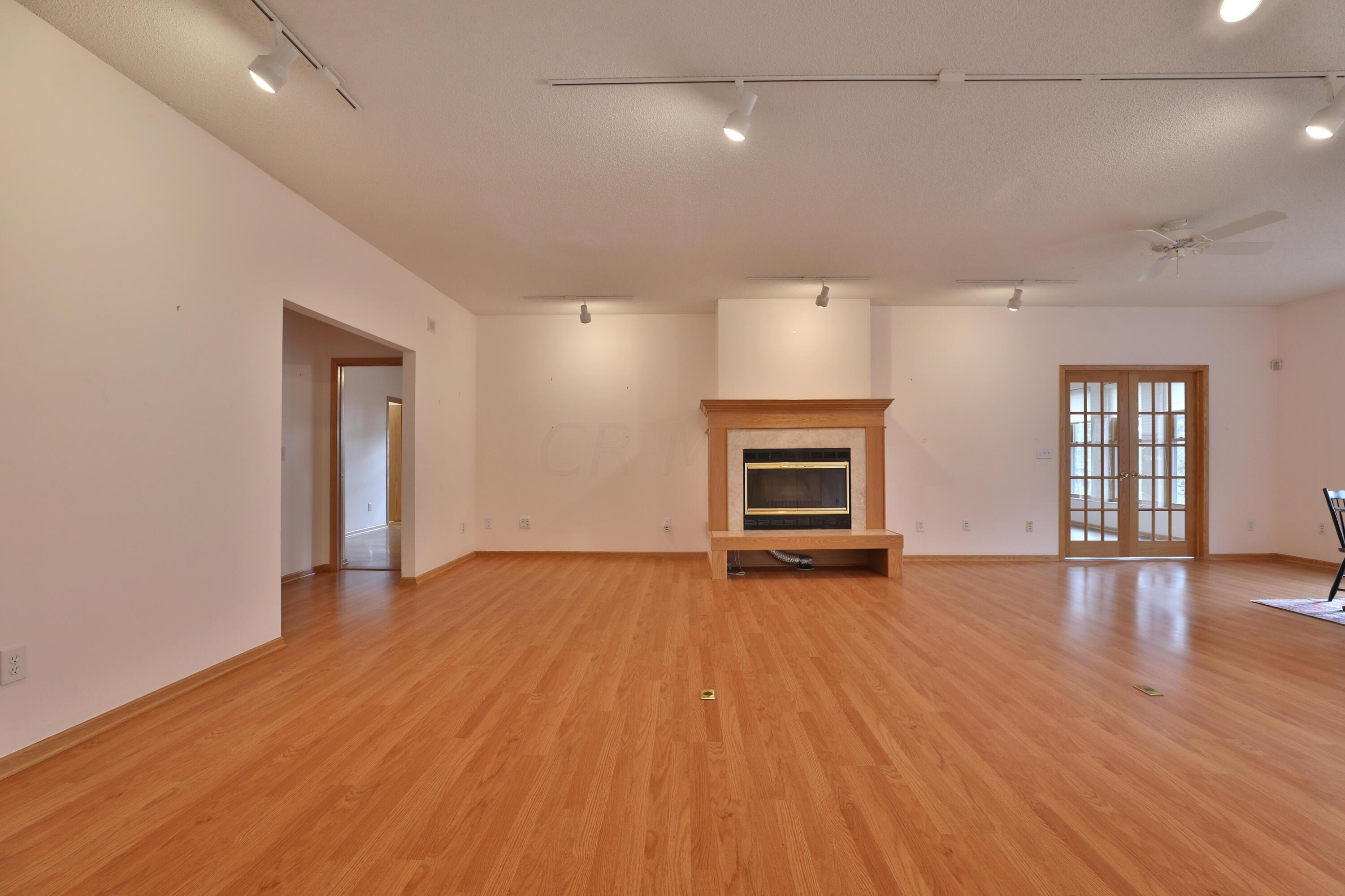 5892 Linworth Road Columbus, OH 43085 - Photo 10 of 68 5892-Linworth-10