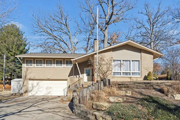$275,000 | 5019 34th Avenue A, Moline, IL 61265