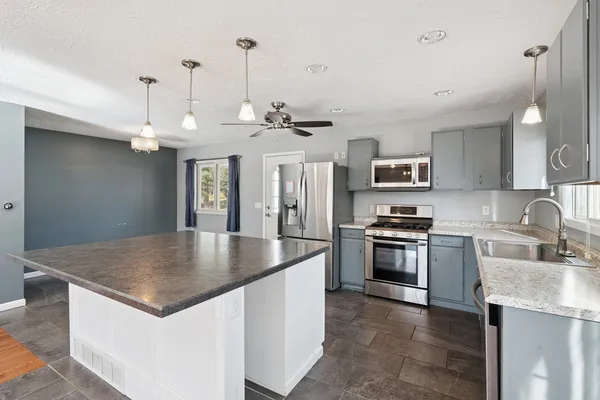 $275,000 | 5019 34th Avenue A, Moline, IL 61265
