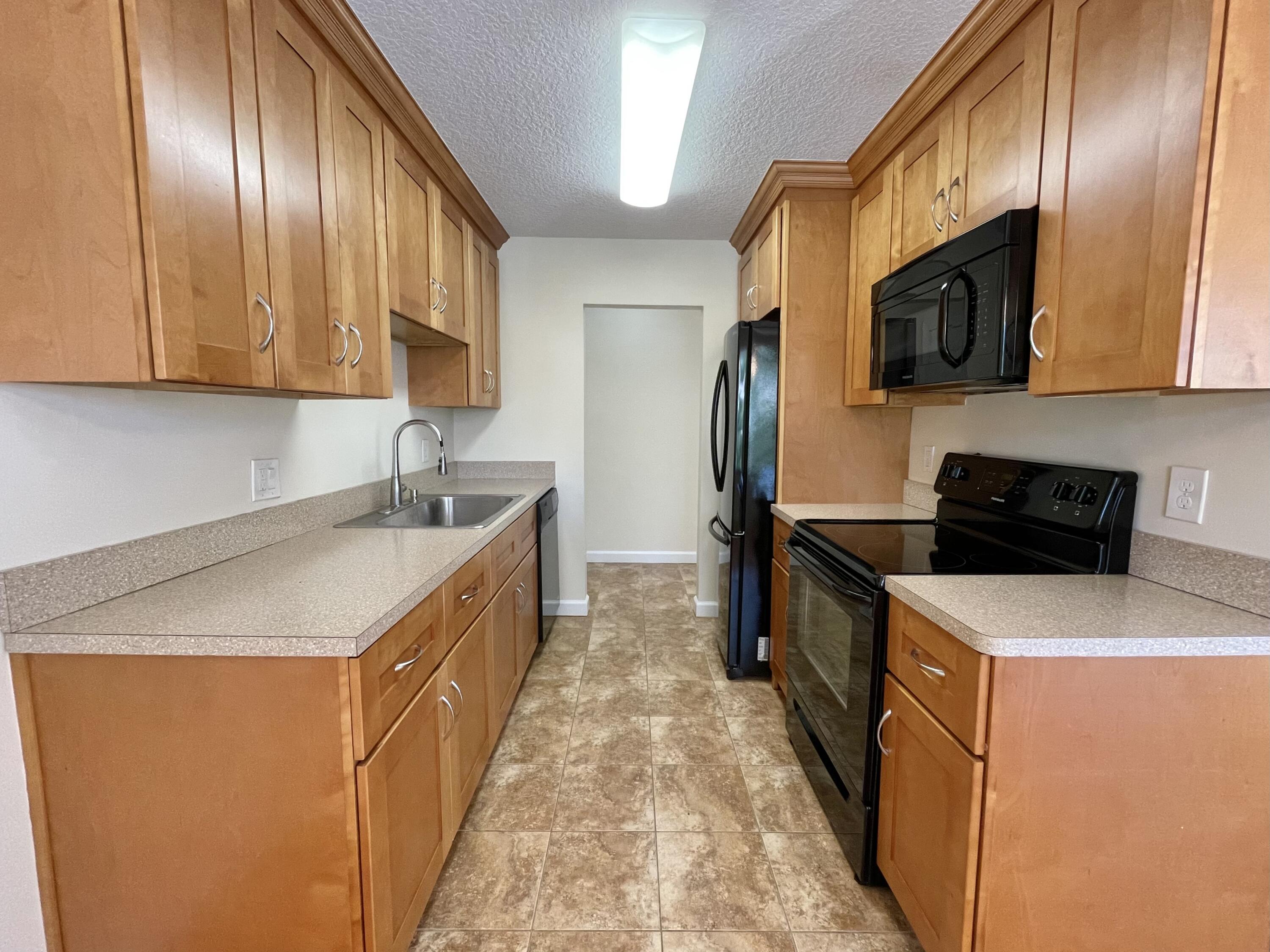 150 Pineview Road, Unit G7 Jupiter, FL 33469 - Photo 11 of 20 IMG_3060