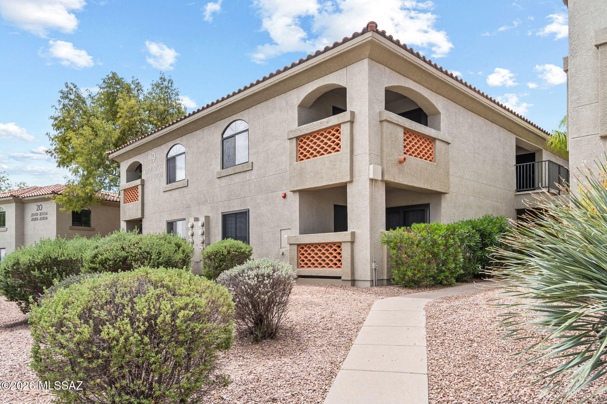 1-web-or-mls-5751 N Kolb Rd 19208-20
