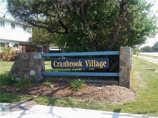 29715 Rambling Road Southfield, MI 48076 - Photo 2 of 18