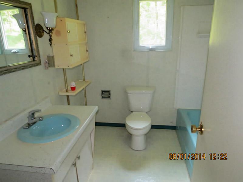 305 East Donora Road Webster, PA 15087 - Photo 9 of 10 Full Bath.