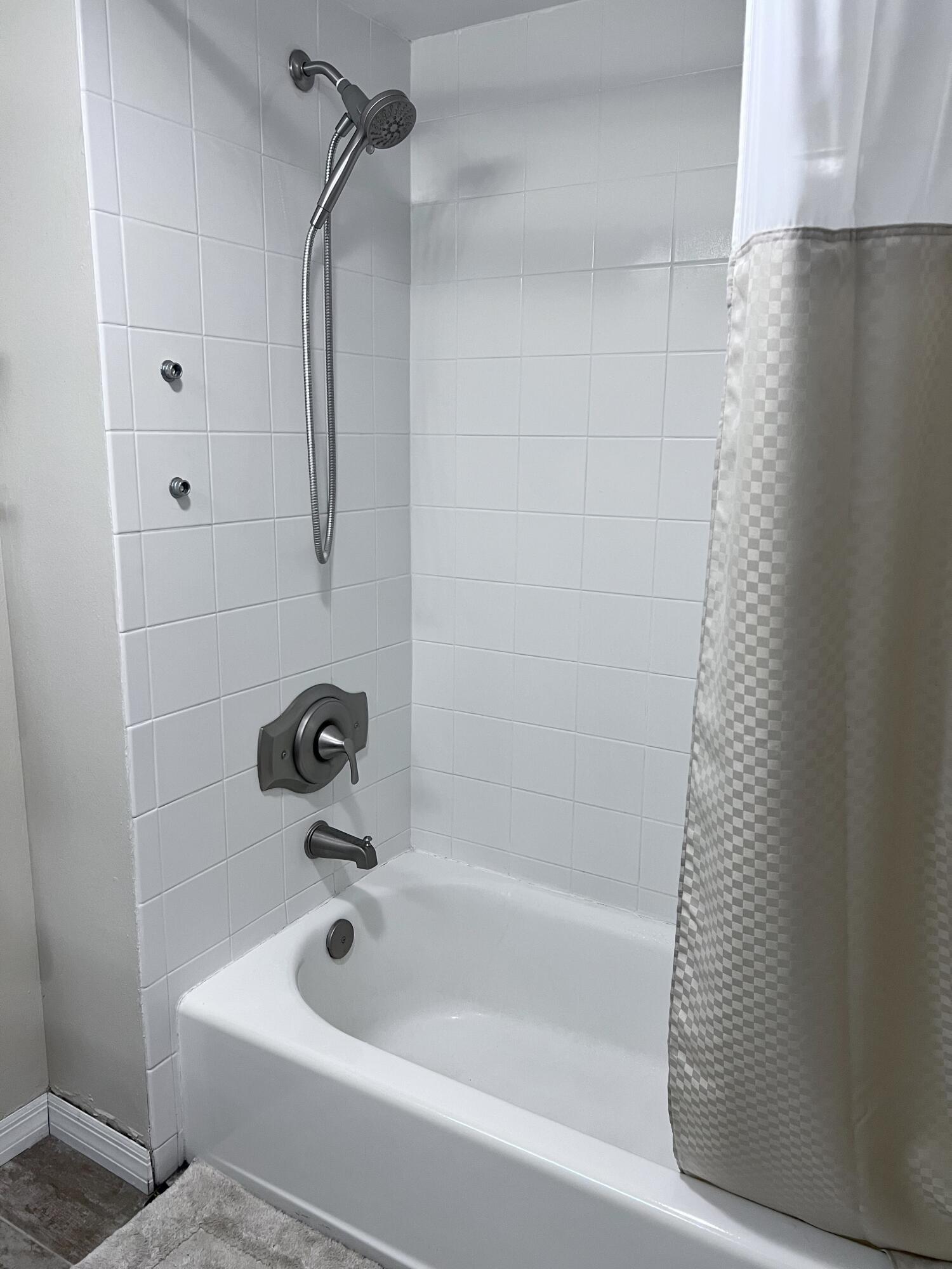 50 Southwest 3rd Avenue, Unit 2080 Boca Raton, FL 33432 - Photo 11 of 14 Bathroom