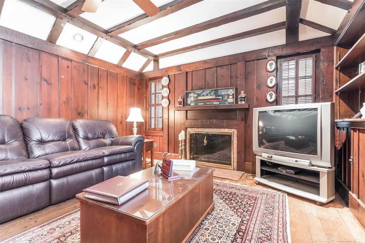 621 South Oxford Road Grosse Pointe Woods, MI 48236 - Photo 12 of 57