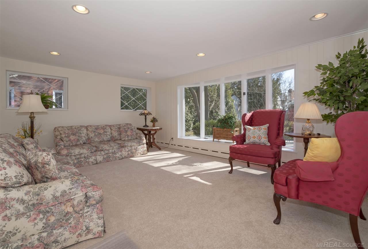1155 Hampton Road Grosse Pointe, MI 48236 - Photo 12 of 38 31315285-11.JPG