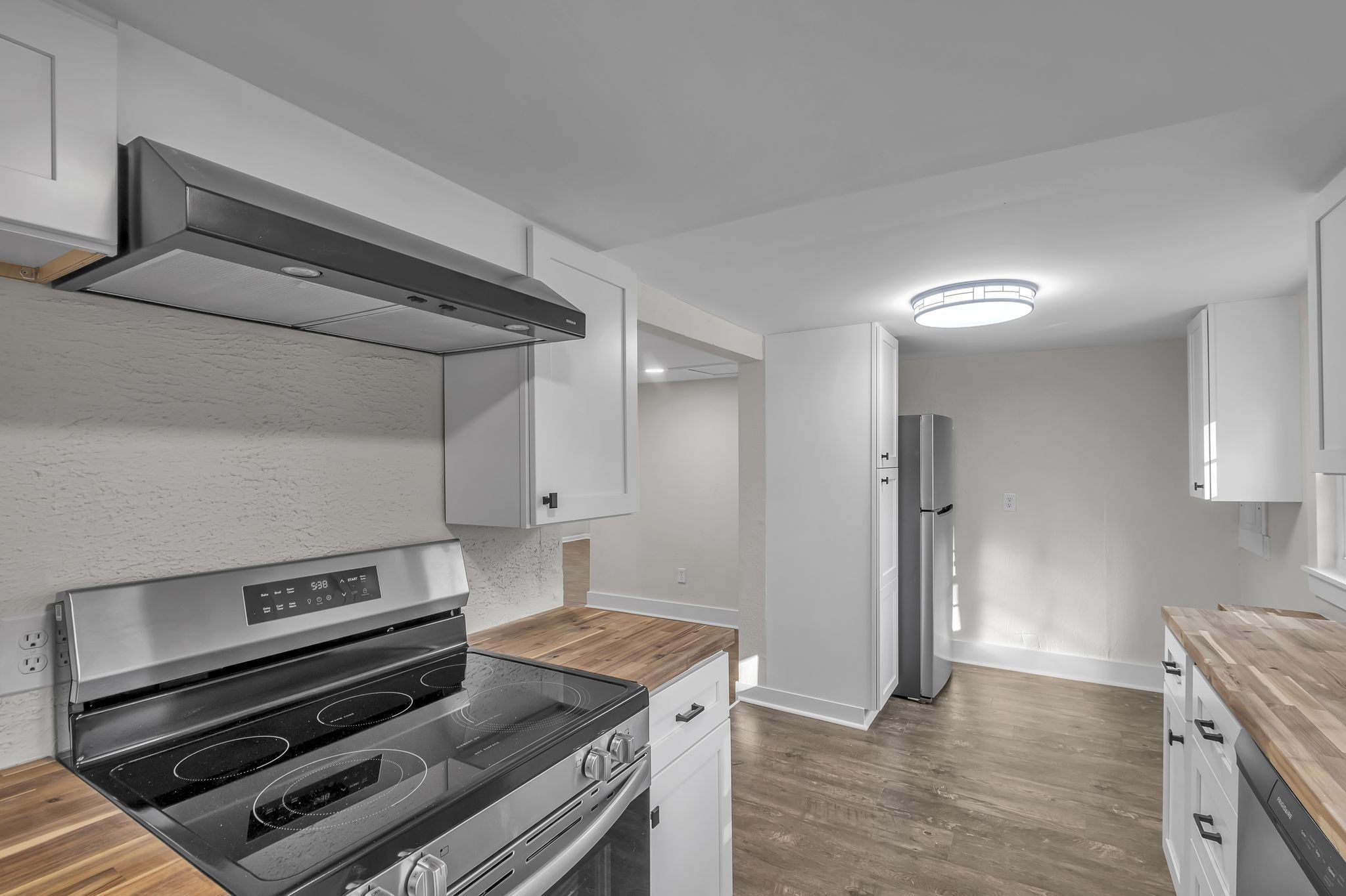403 Carpenter Street Mount Pleasant, TN 38474 - Photo 22 of 34 a kitchen with a stove and a microwave