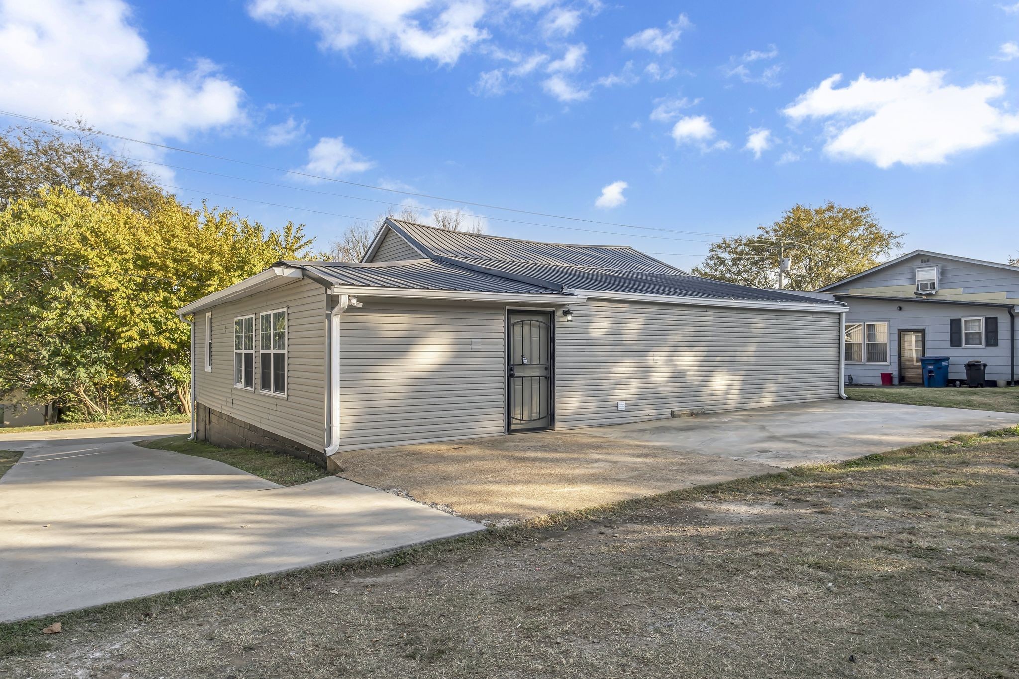 403 Carpenter Street Mount Pleasant, TN 38474 - Photo 32 of 34 a view of a house with a patio