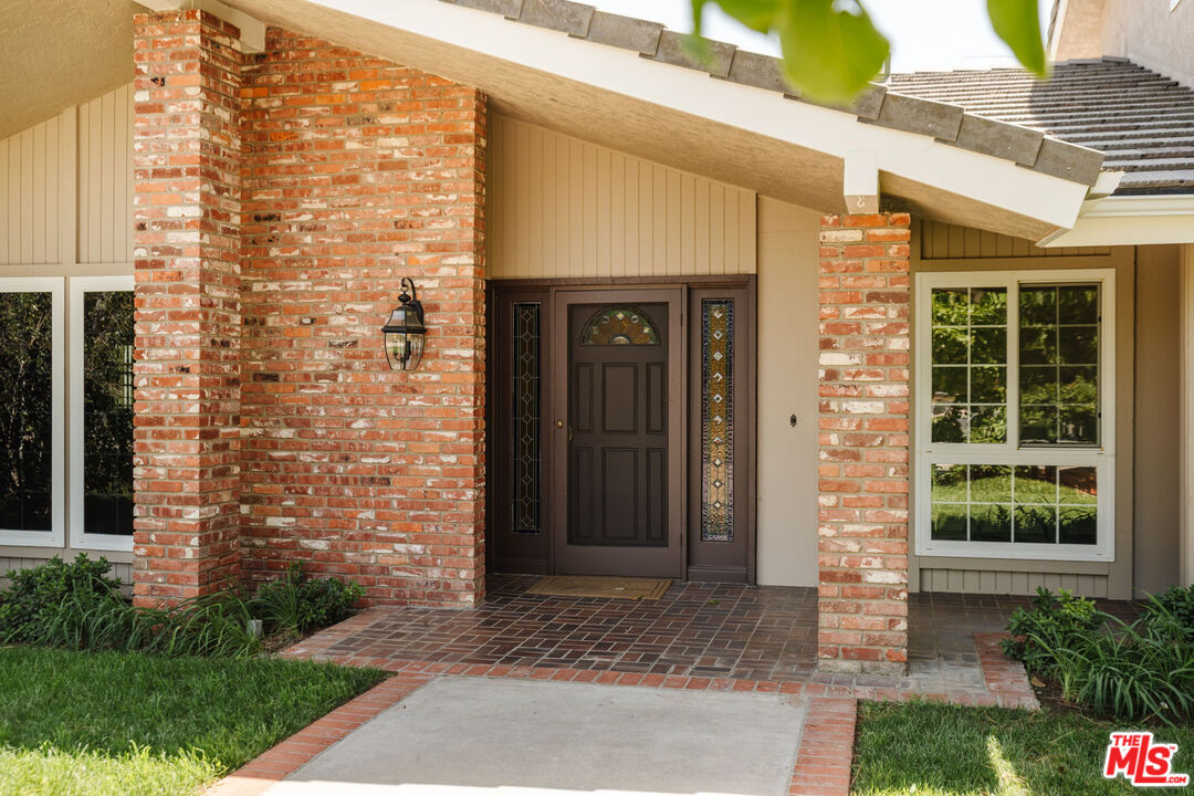 280 Cummings Road Santa Paula, CA 93060 - Photo 2 of 57
