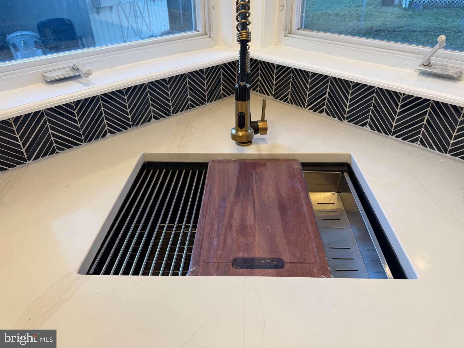 2 Tekening Way Hamilton, NJ 08690 - Photo 12 of 31 a view of kitchen