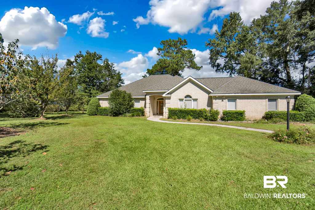 11001 McKenzie Road Fairhope, AL 36532 - Photo 2 of 32 Front View of Yard