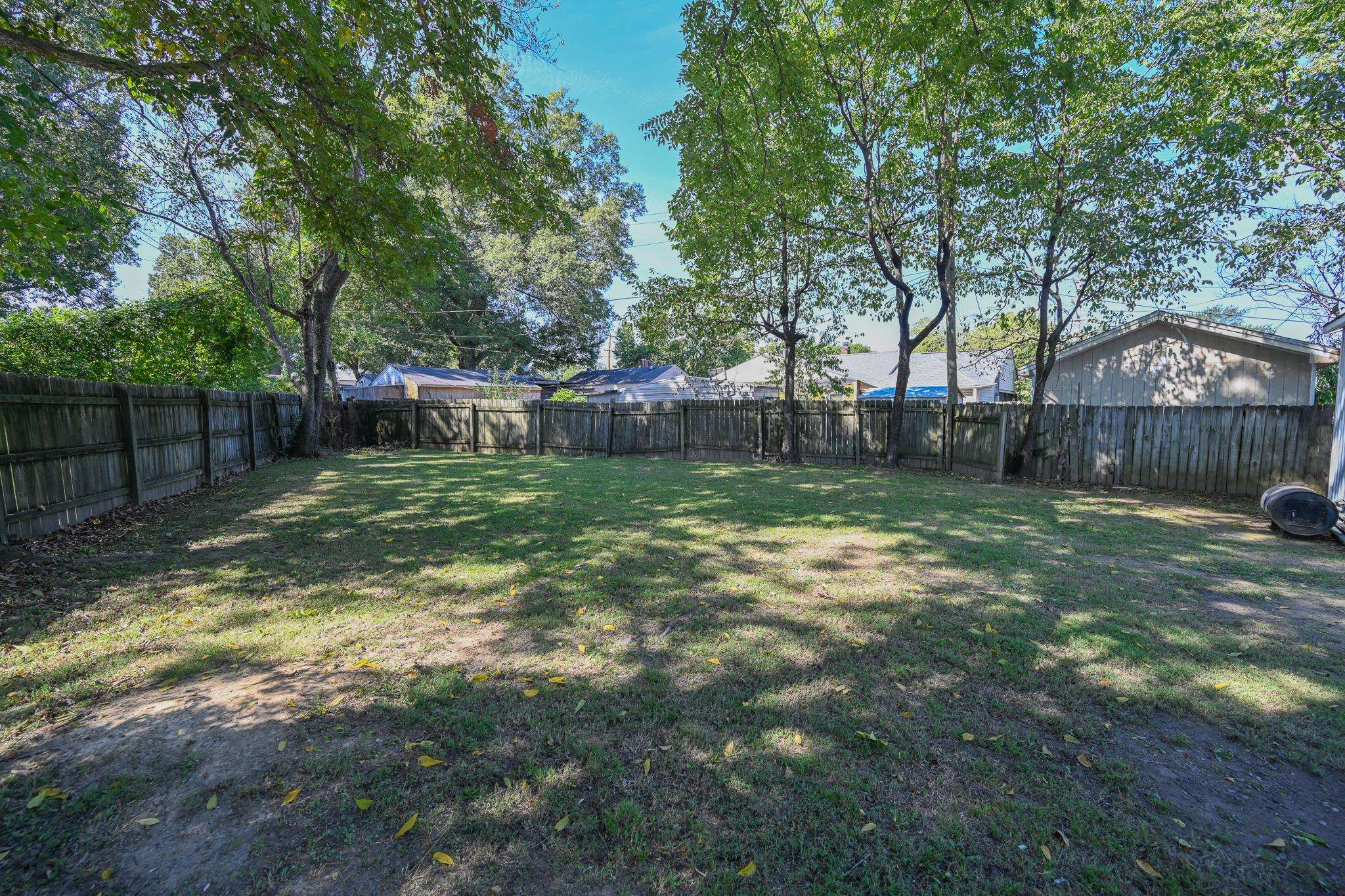 1105 Stratford Road Memphis, TN 38122 - Photo 25 of 26 View of fenced backyard