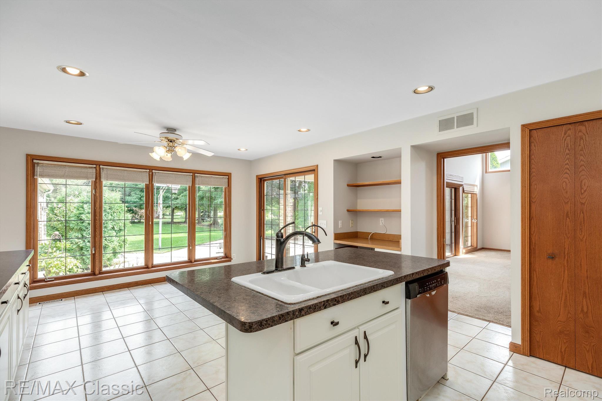 25490 Wixom Road Novi, MI 48374 - Photo 16 of 54 Kitchen