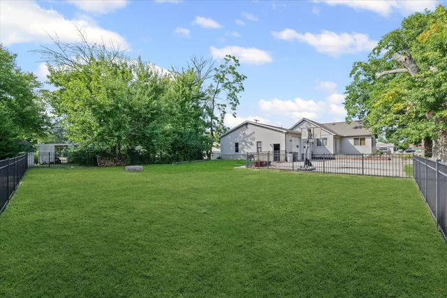 a view of yard with house and garden