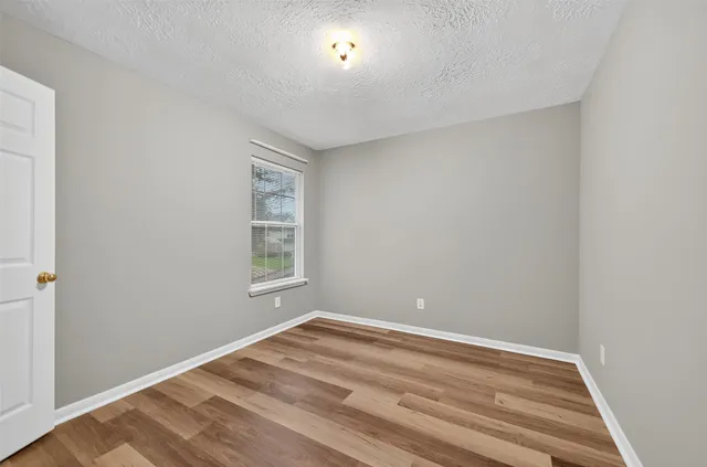 a view of empty room with window