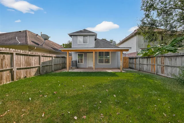 a view of a house with a backyard