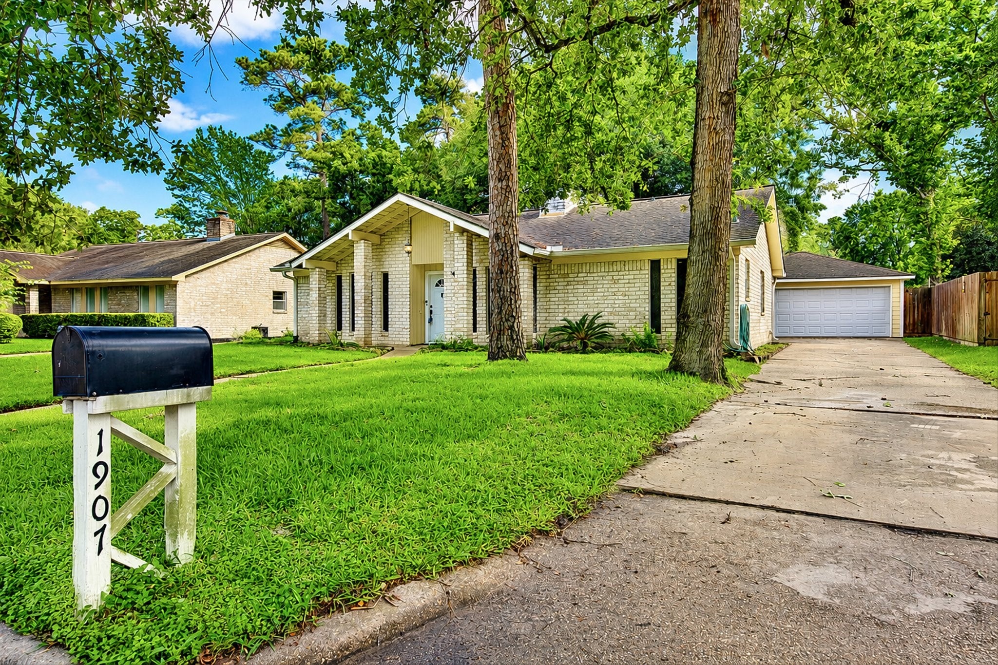 1907 Round Spring Drive Houston, TX 77339 - Photo 3 of 39
