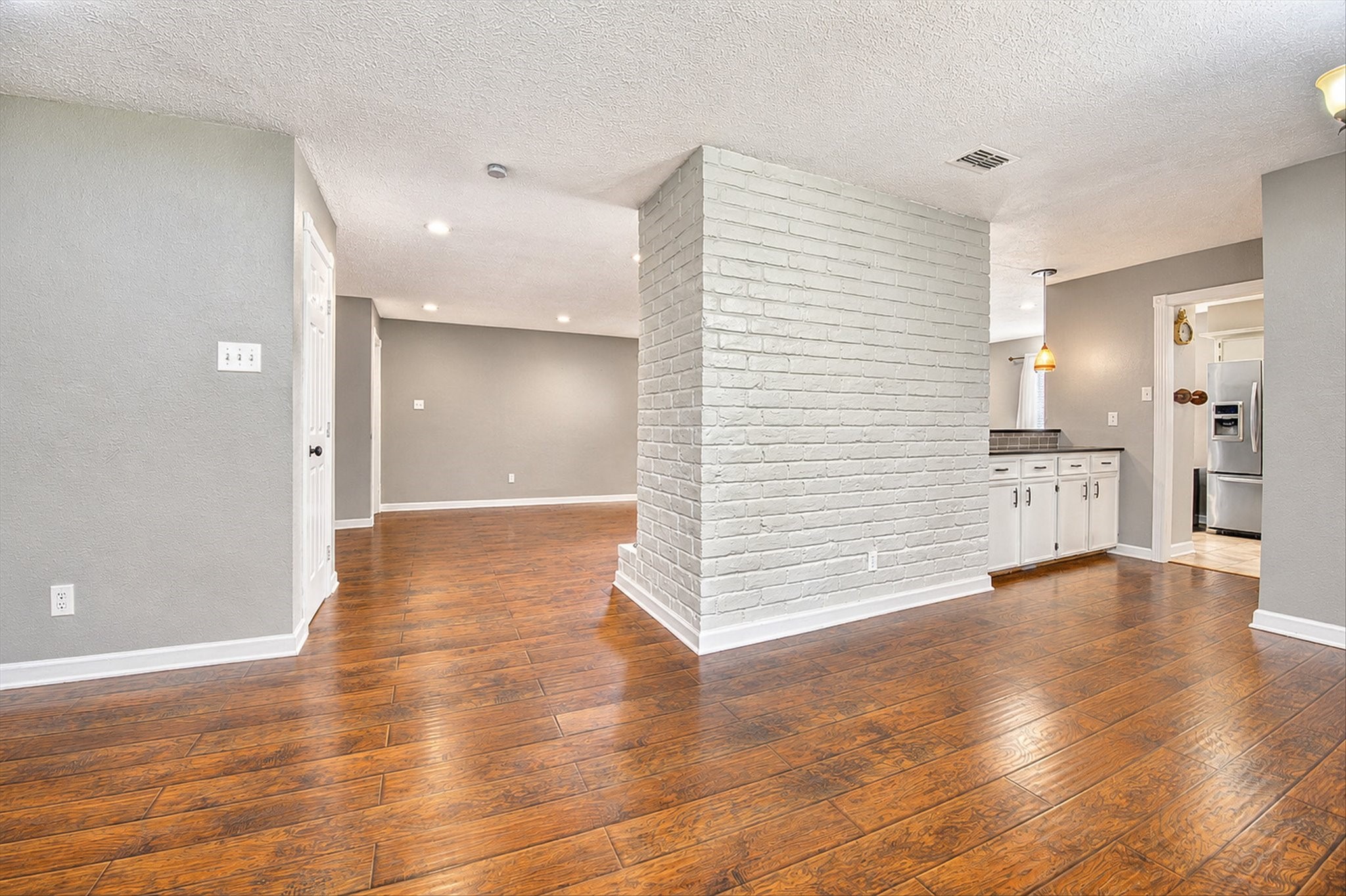 1907 Round Spring Drive Houston, TX 77339 - Photo 5 of 39