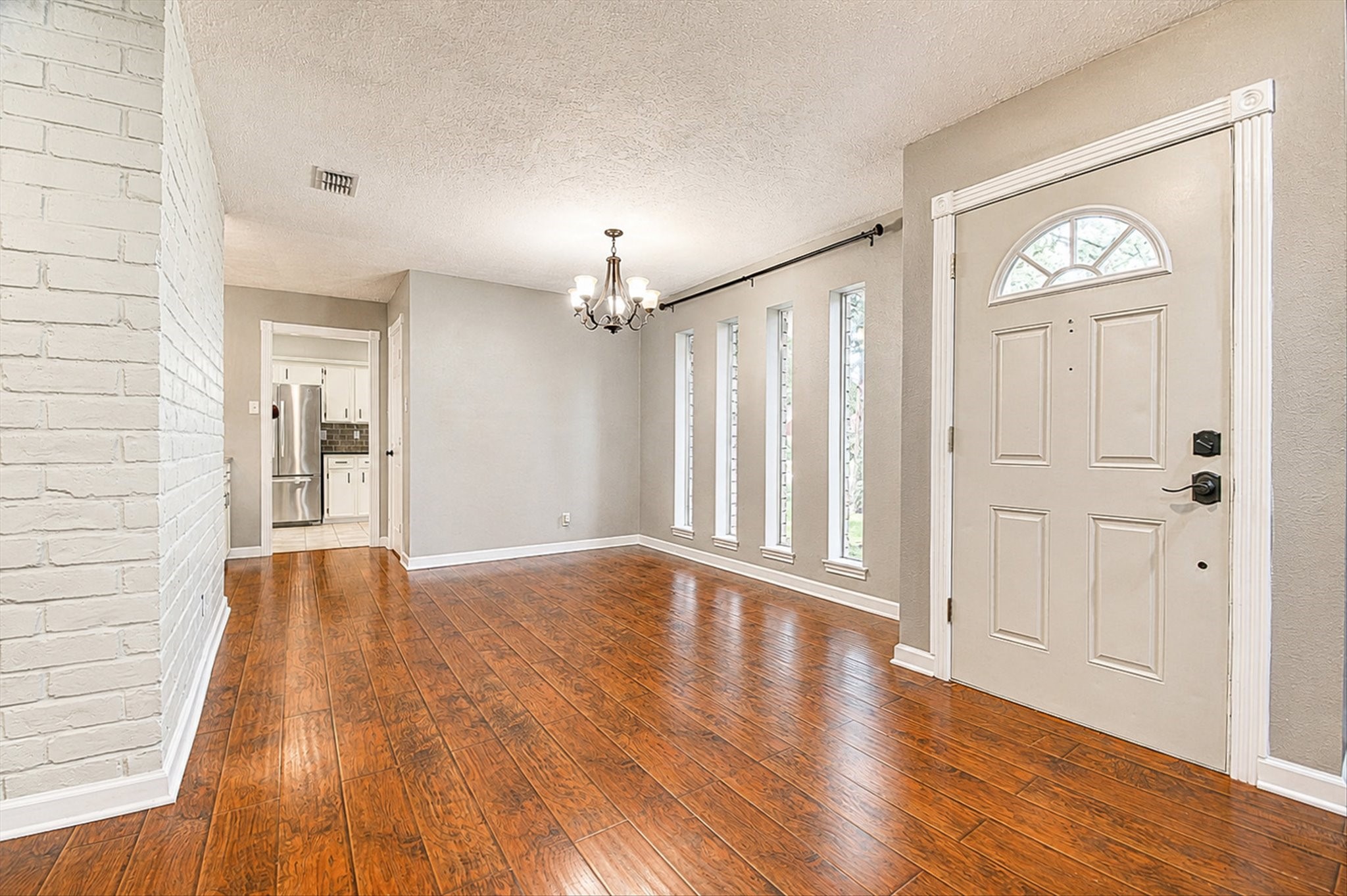 1907 Round Spring Drive Houston, TX 77339 - Photo 8 of 39
