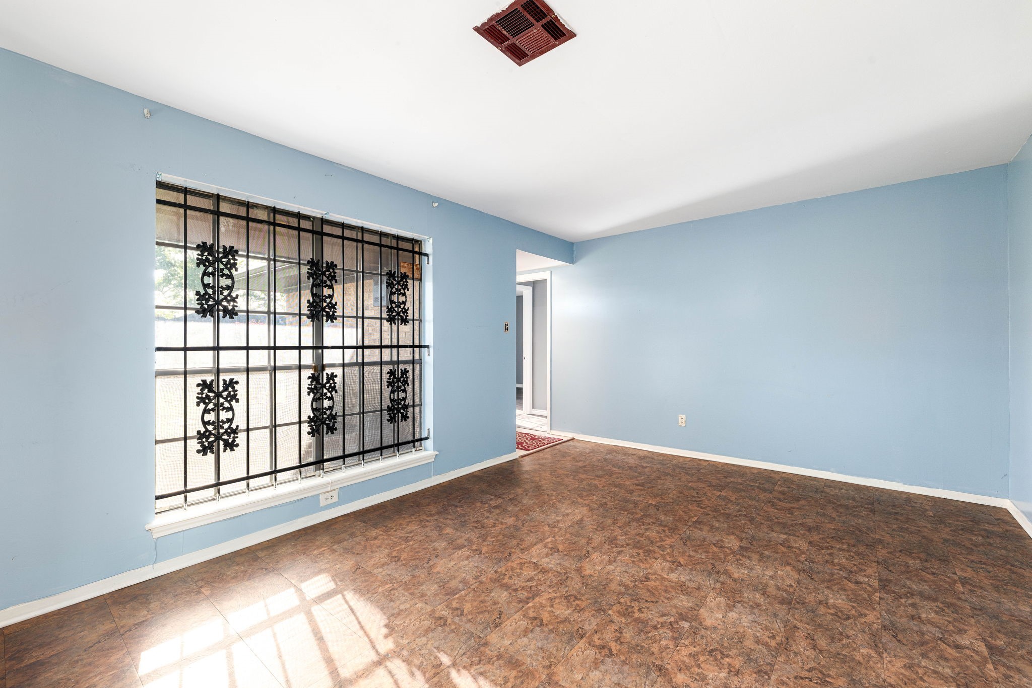 6515 Ashton Street Houston, TX 77091 - Photo 10 of 31 Formal Living
