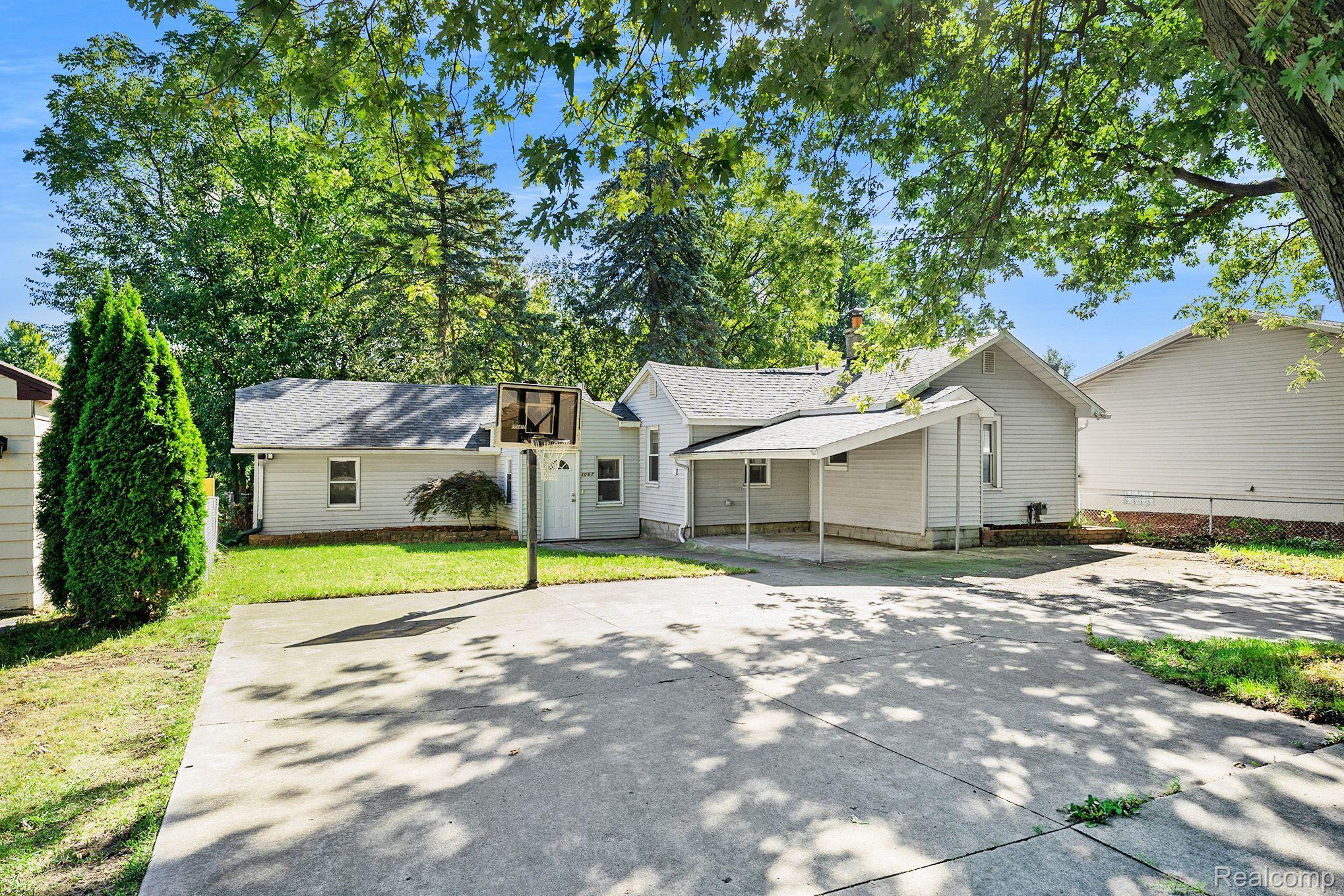 3067 South Adams Road Rochester, MI 48309 - Photo 2 of 33