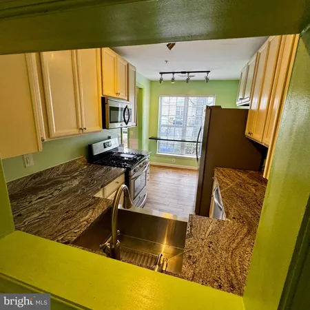 $2,550 | 21874 Railway Terrace, Unit 112, Sterling, VA 20166