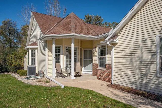 $495,000 | 838 Elise Court, Waukesha, WI 53189