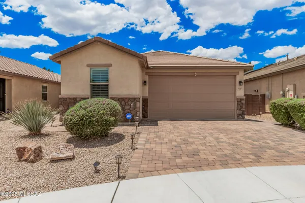 $2,600 | 8585 North Genoa Court, Tucson, AZ 85742