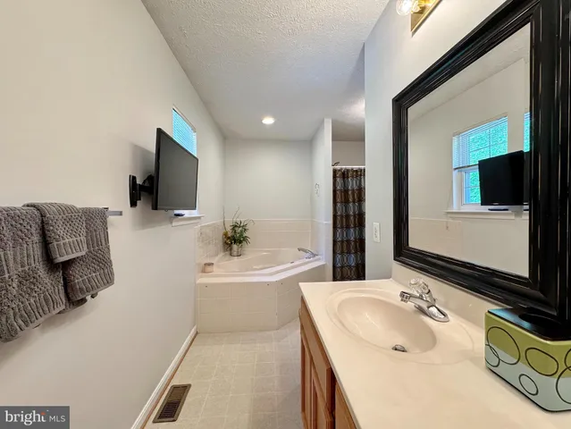 $575,000 | 7124 Juliette Low Lane, Hughesville, MD 20637