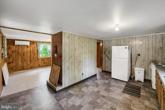 a view of a storage & utility room