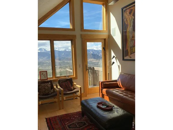 a flower room with lots of flowers