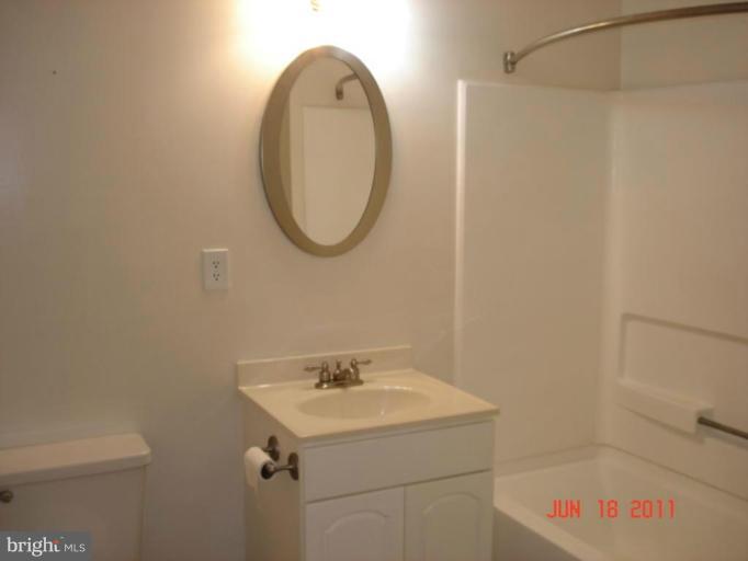 14802 Rydell Road, Unit 101 Centreville, VA 20121 - Photo 7 of 11 Bath #2