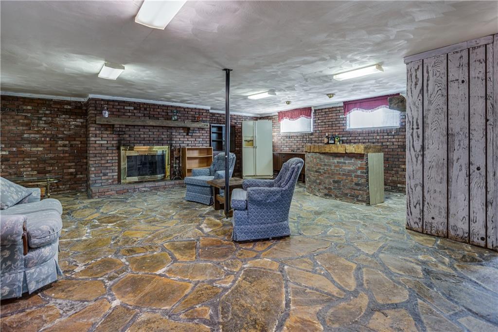3810 Anderson Road Gibsonia, PA 15044 - Photo 15 of 22 Family Room