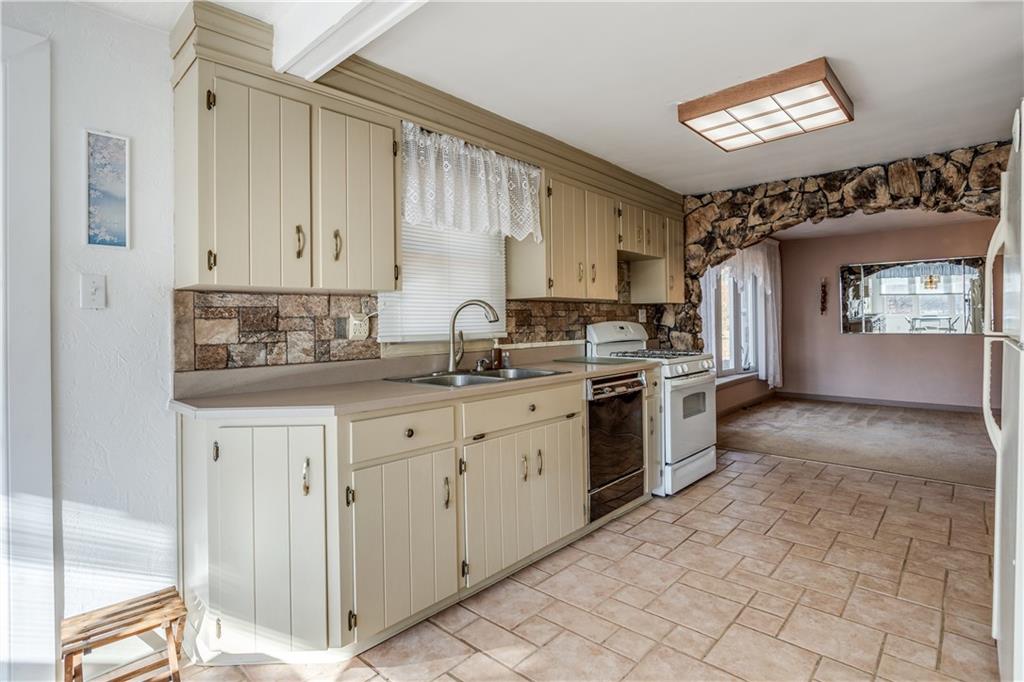 3810 Anderson Road Gibsonia, PA 15044 - Photo 6 of 22 Kitchen