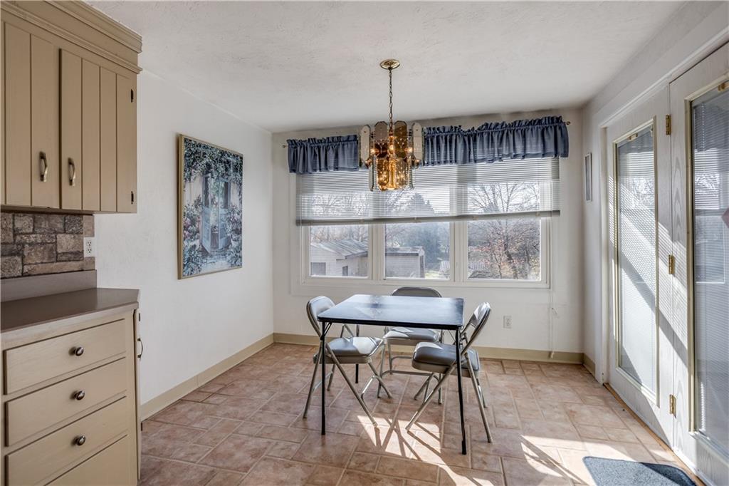 3810 Anderson Road Gibsonia, PA 15044 - Photo 8 of 22 Breakfast Area