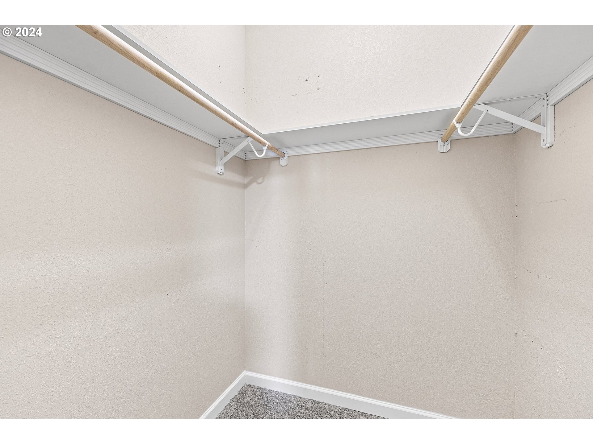 626 South 73rd Street Springfield, OR 97478 - Photo 21 of 46 a view of an empty walk in closet